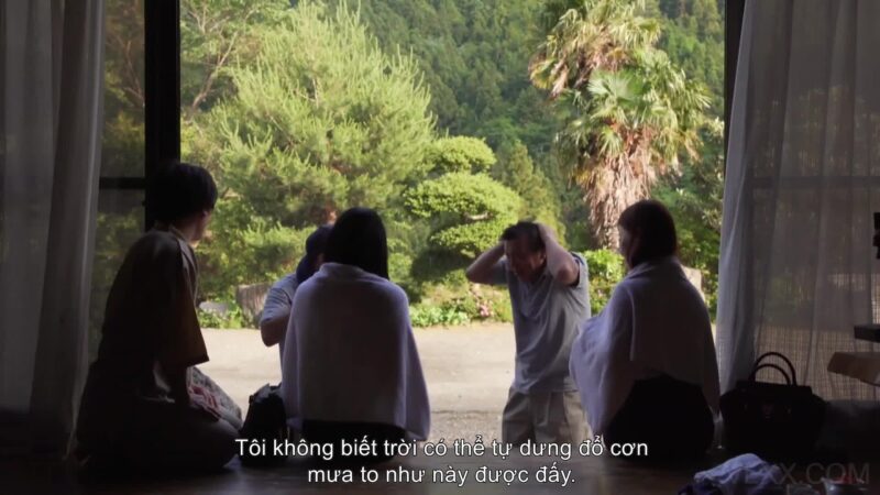 Trú mưa, 3 em văn phòng bị chủ nhà hiếp dâm tập thể